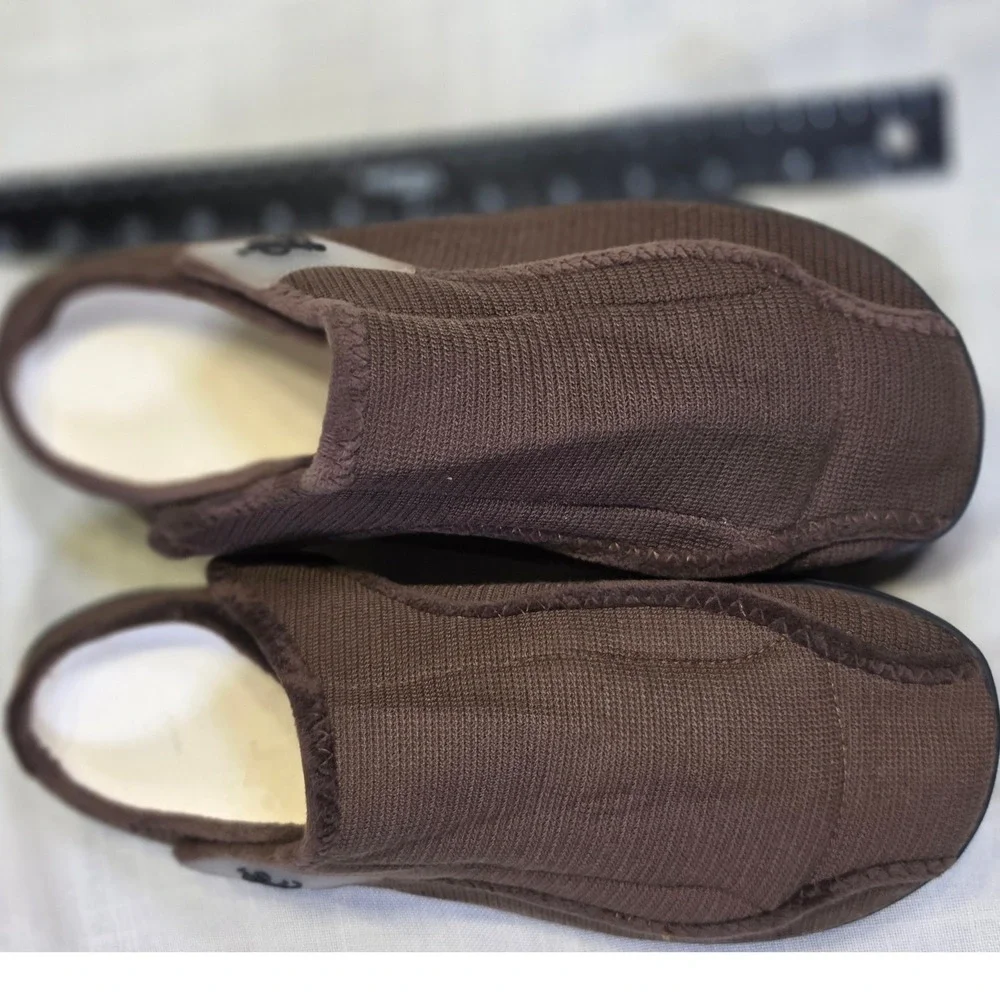Chocolate Brown Knit Adjustable Strap Slipper Faux Fur Lined Size 48 ZT-5Q4AJW75